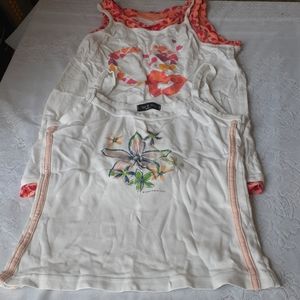 2 girl sleeveless shirt